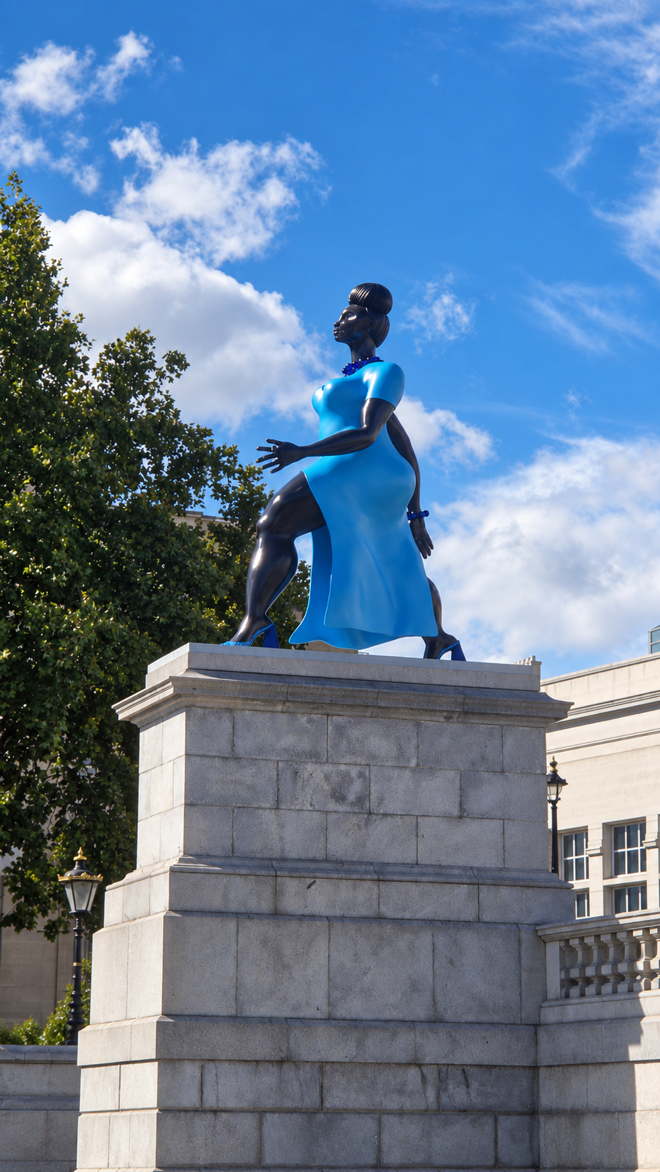 SEEN. CENTRED. MONUMENTAL